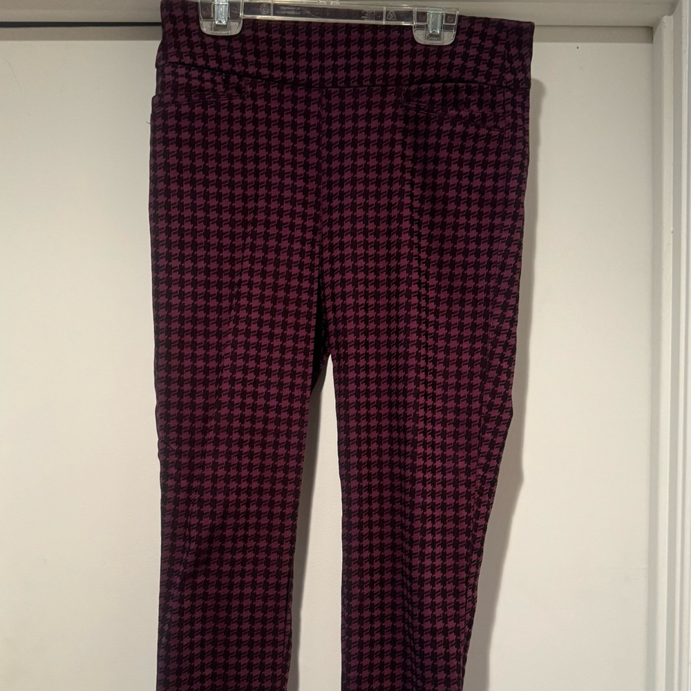 Maison Jules Size Medium Maroon and Black Houndstooth Ponte Leggings